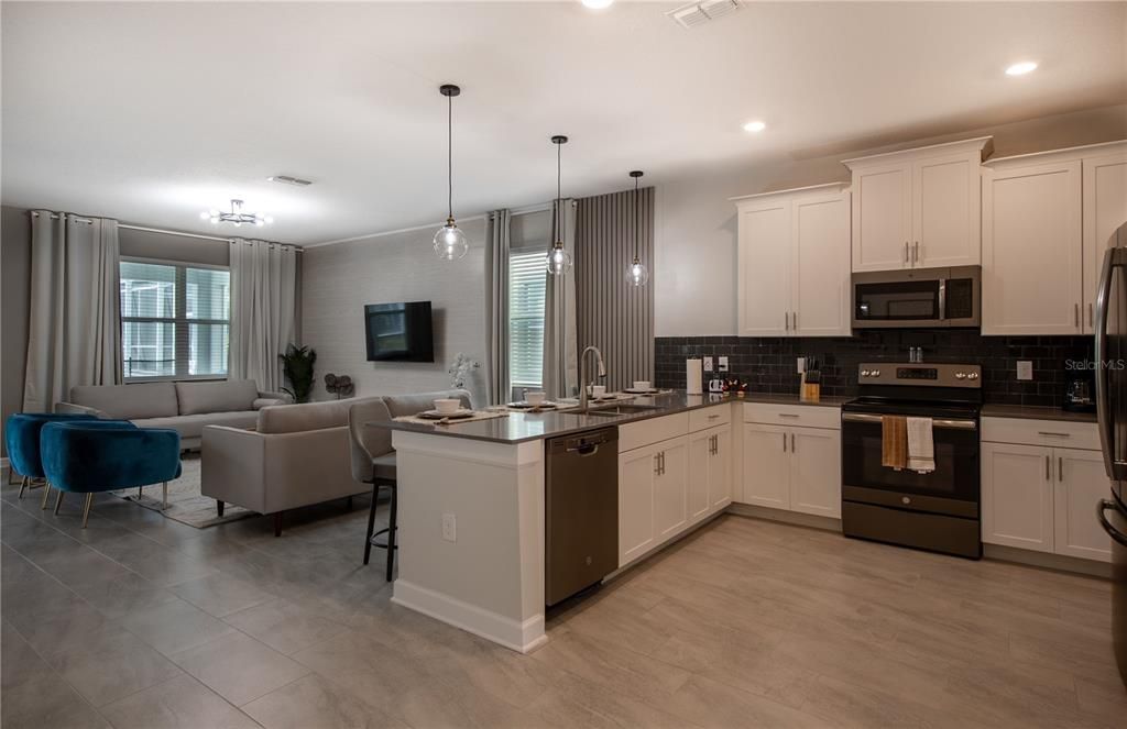 For Sale: $659,000 (7 beds, 5 baths, 4018 Square Feet)