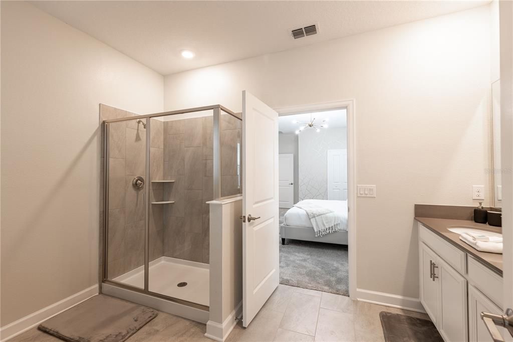 For Sale: $659,000 (7 beds, 5 baths, 4018 Square Feet)