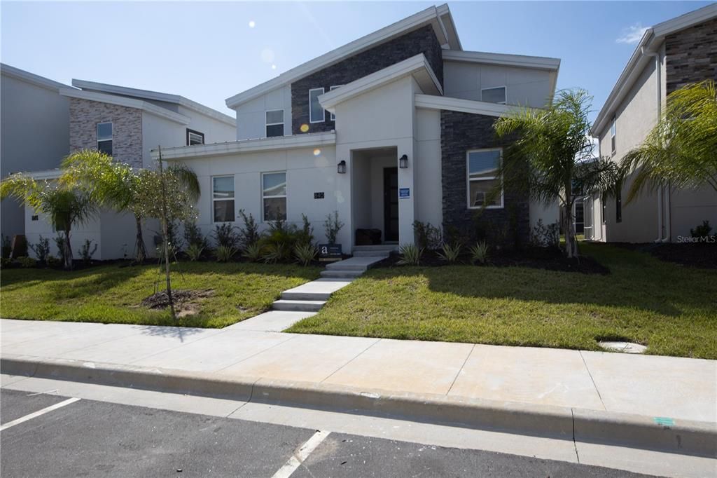 For Sale: $659,000 (7 beds, 5 baths, 4018 Square Feet)