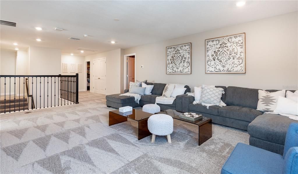 For Sale: $659,000 (7 beds, 5 baths, 4018 Square Feet)