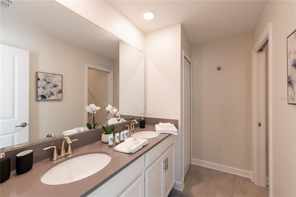 For Sale: $659,000 (7 beds, 5 baths, 4018 Square Feet)