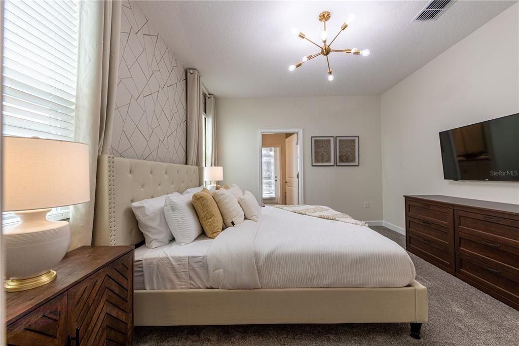 For Sale: $659,000 (7 beds, 5 baths, 4018 Square Feet)