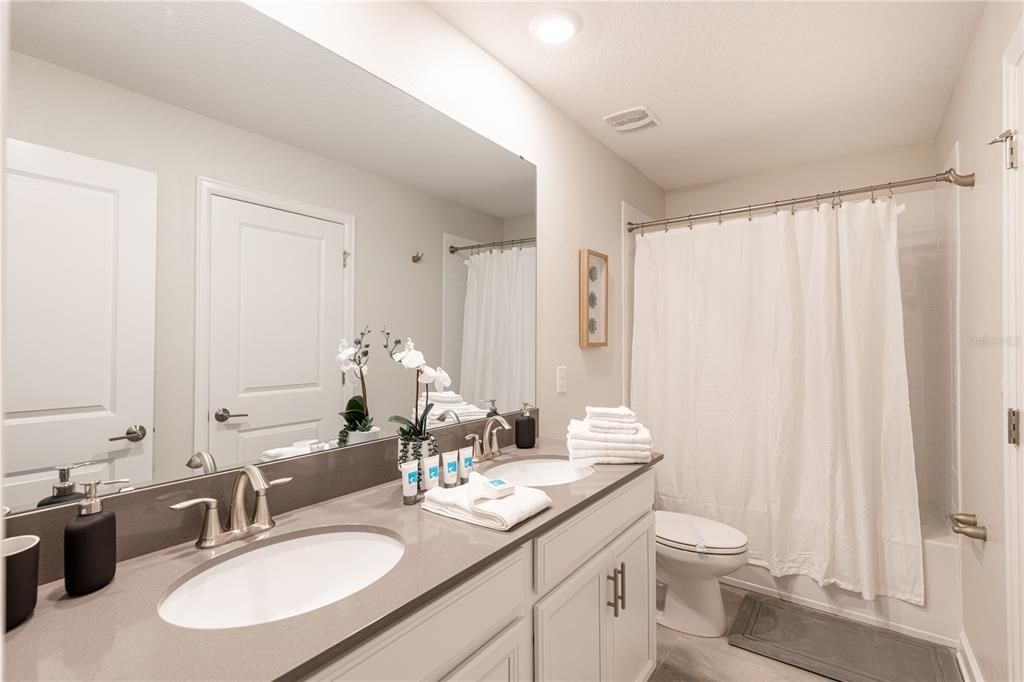 For Sale: $659,000 (7 beds, 5 baths, 4018 Square Feet)