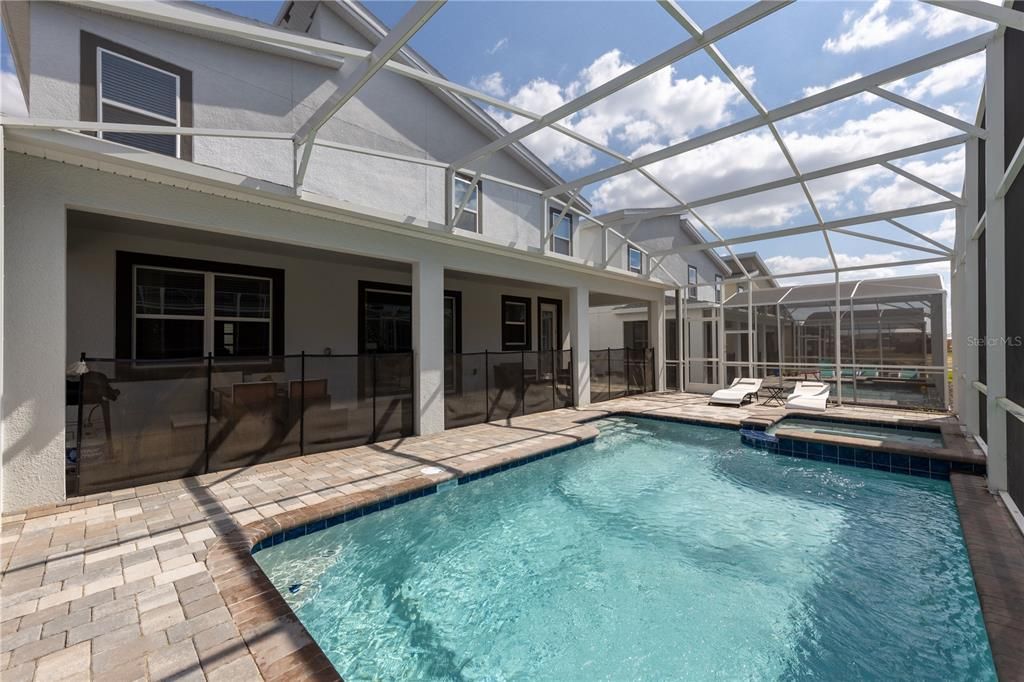 For Sale: $659,000 (7 beds, 5 baths, 4018 Square Feet)
