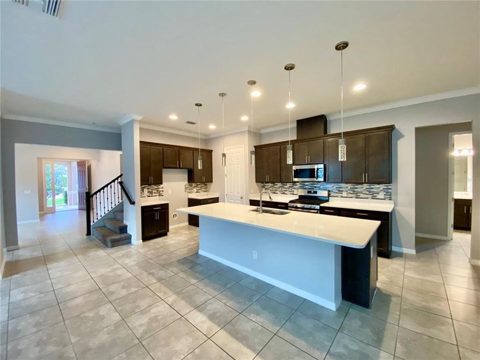 For Sale: $570,000 (5 beds, 4 baths, 3839 Square Feet)