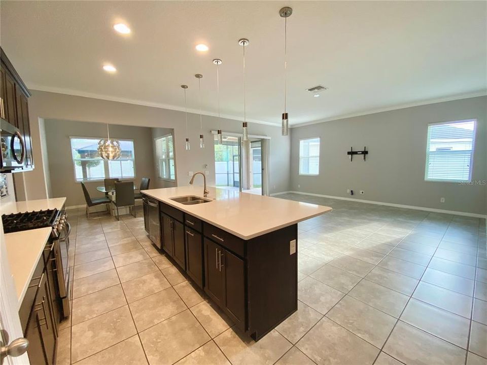 For Sale: $570,000 (5 beds, 4 baths, 3839 Square Feet)