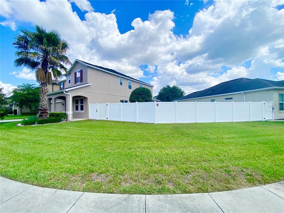 For Sale: $570,000 (5 beds, 4 baths, 3839 Square Feet)