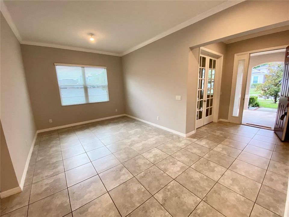 For Sale: $570,000 (5 beds, 4 baths, 3839 Square Feet)