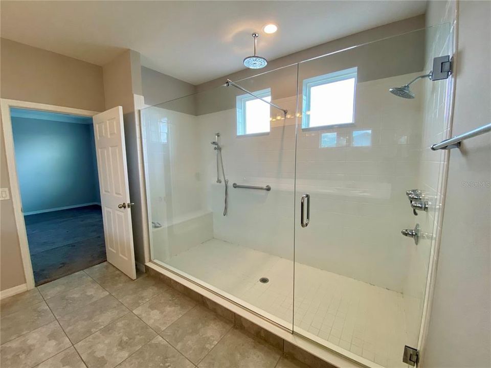 For Sale: $570,000 (5 beds, 4 baths, 3839 Square Feet)