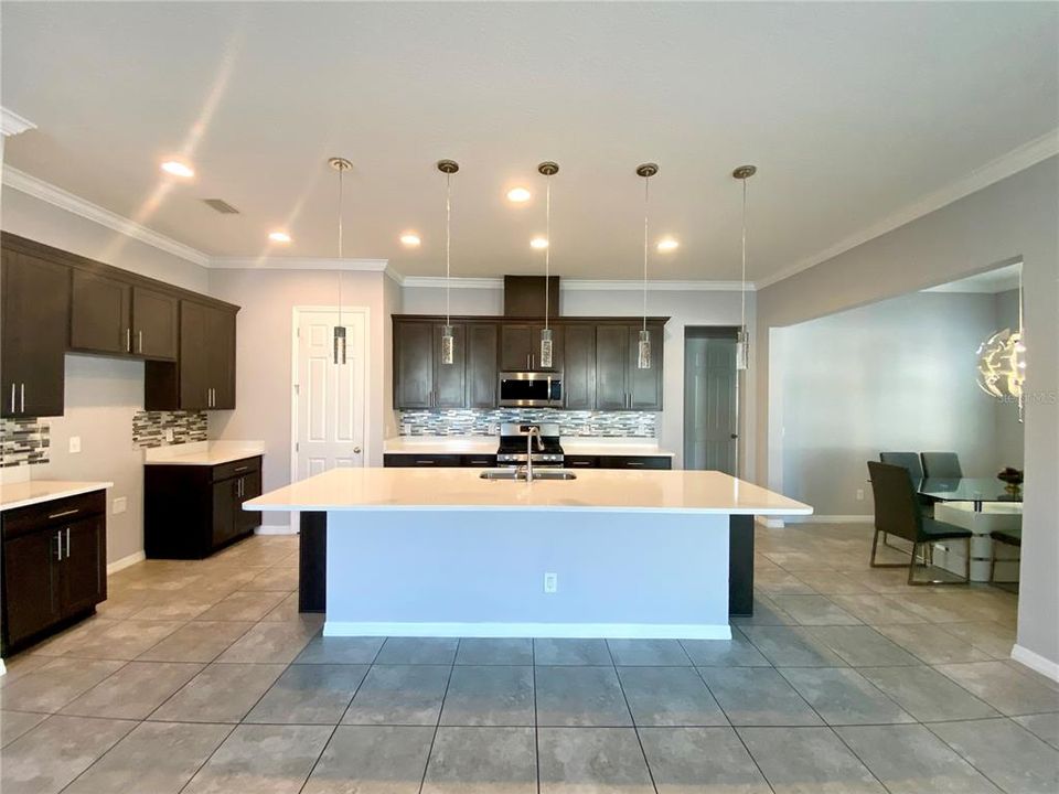 For Sale: $570,000 (5 beds, 4 baths, 3839 Square Feet)