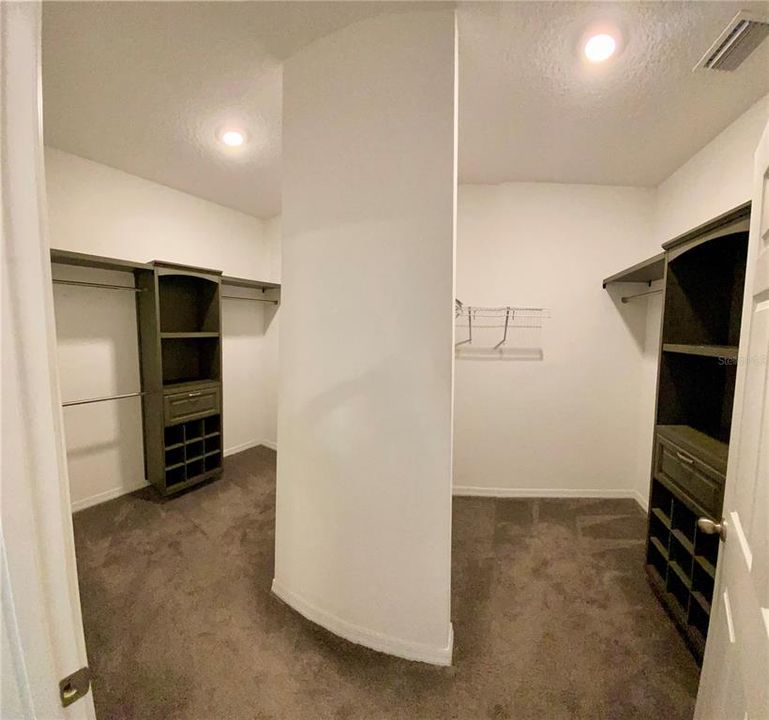 For Sale: $570,000 (5 beds, 4 baths, 3839 Square Feet)