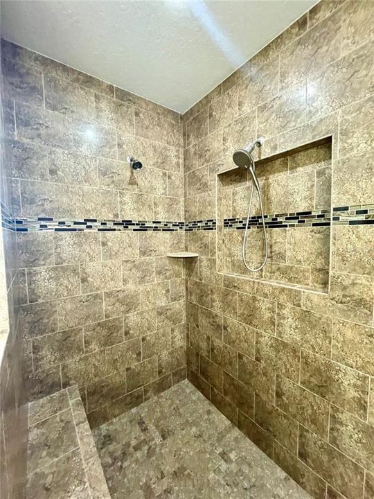 En Venta: $465,000 (4 camas, 3 baños, 2342 Pies cuadrados)