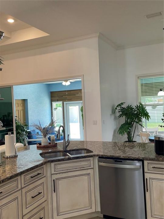 En Venta: $465,000 (4 camas, 3 baños, 2342 Pies cuadrados)