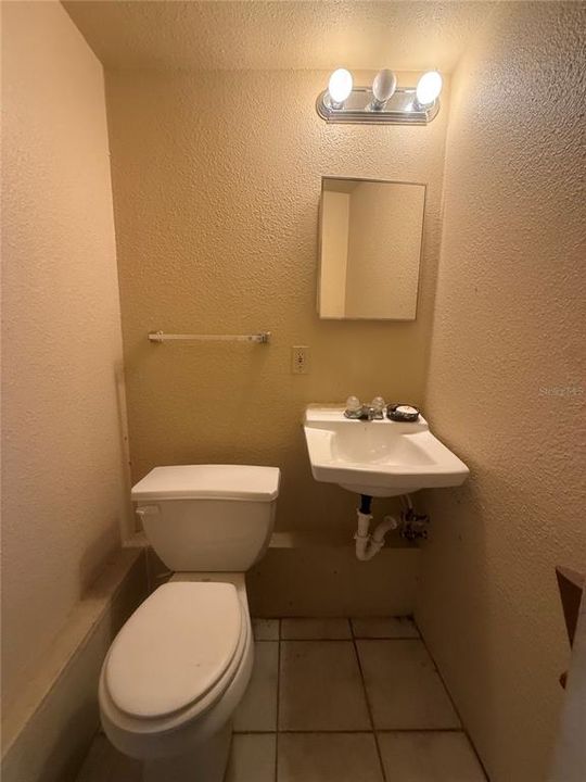 Active With Contract: $325,000 (3 beds, 1 baths, 1004 Square Feet)