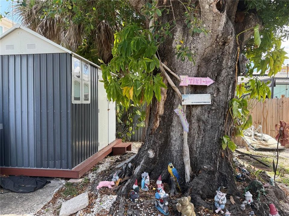 Active With Contract: $325,000 (3 beds, 1 baths, 1004 Square Feet)