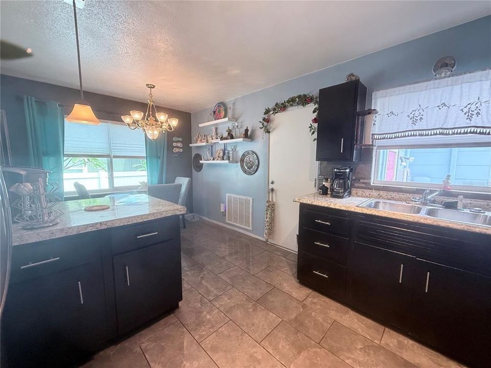 Active With Contract: $325,000 (3 beds, 1 baths, 1004 Square Feet)