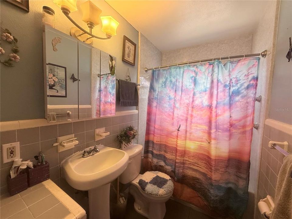 Active With Contract: $325,000 (3 beds, 1 baths, 1004 Square Feet)