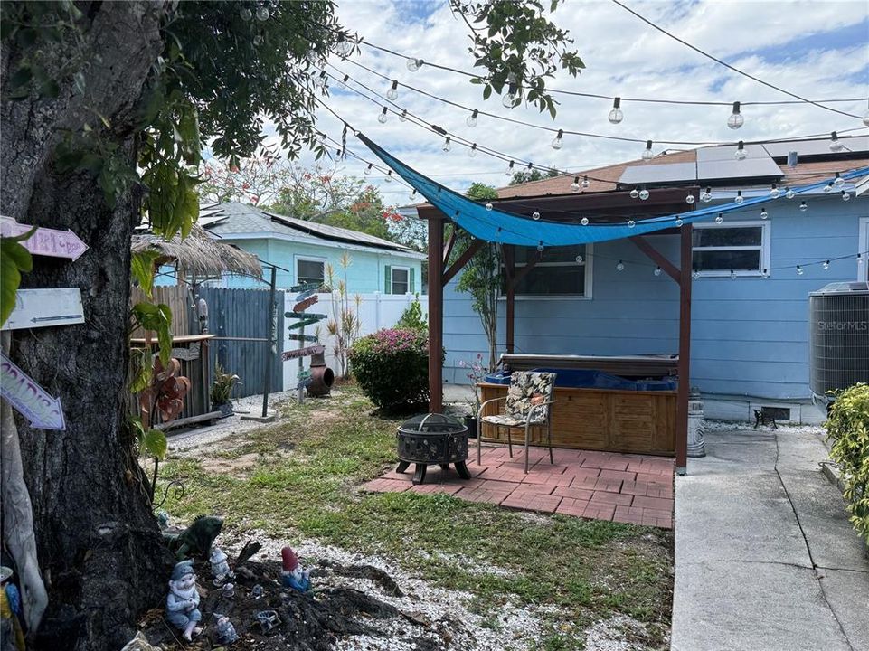 Active With Contract: $325,000 (3 beds, 1 baths, 1004 Square Feet)