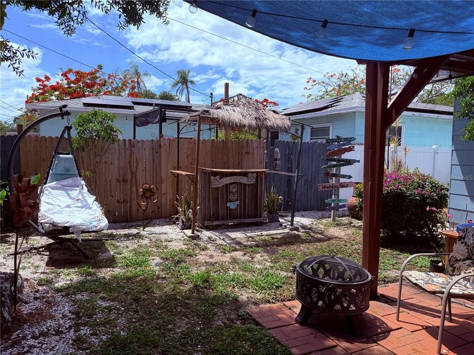 Active With Contract: $325,000 (3 beds, 1 baths, 1004 Square Feet)