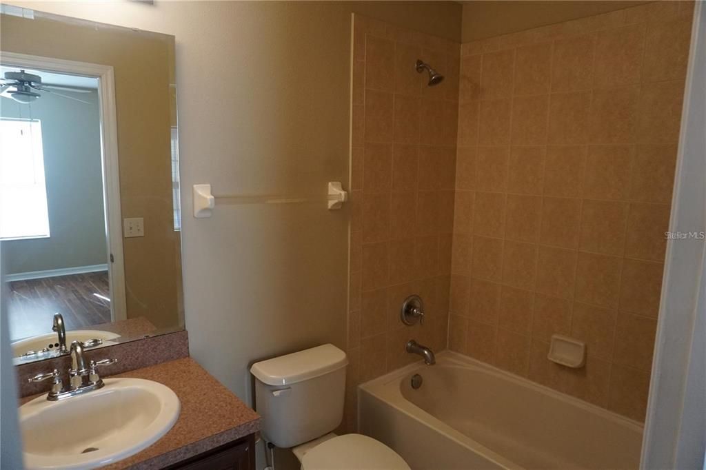 В аренду: $1,700 (3 спален, 2 ванн, 1402 Квадратных фут)