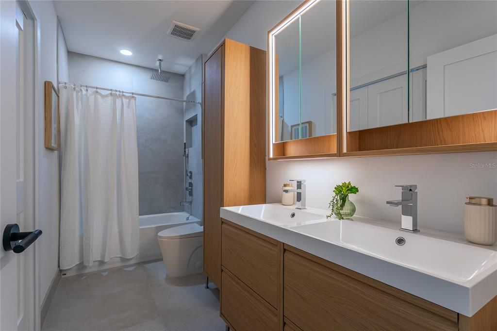 Active With Contract: $589,000 (5 beds, 3 baths, 1800 Square Feet)