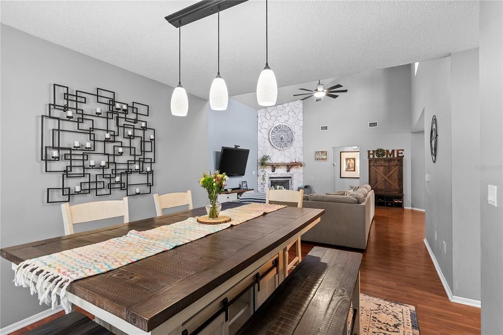 Active With Contract: $349,000 (3 beds, 2 baths, 1682 Square Feet)