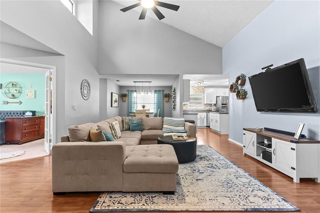 Active With Contract: $349,000 (3 beds, 2 baths, 1682 Square Feet)