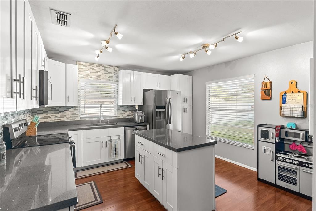 Active With Contract: $349,000 (3 beds, 2 baths, 1682 Square Feet)
