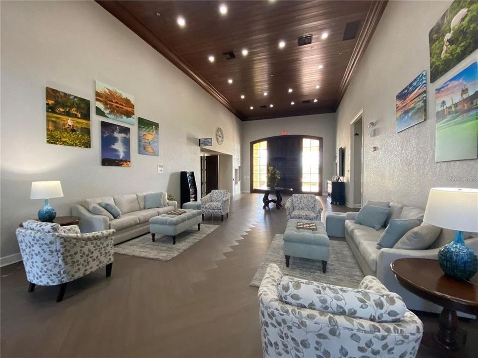 For Sale: $229,900 (2 beds, 2 baths, 1083 Square Feet)
