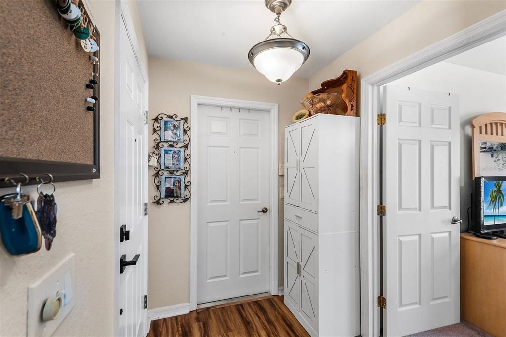 For Sale: $229,900 (2 beds, 2 baths, 1083 Square Feet)