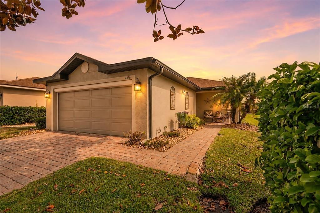 For Sale: $229,900 (2 beds, 2 baths, 1083 Square Feet)
