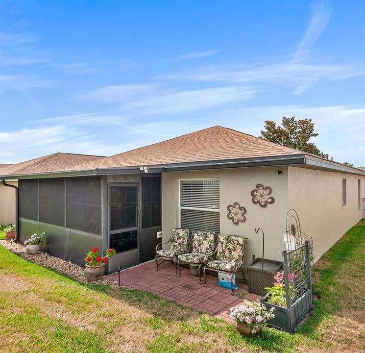 For Sale: $229,900 (2 beds, 2 baths, 1083 Square Feet)