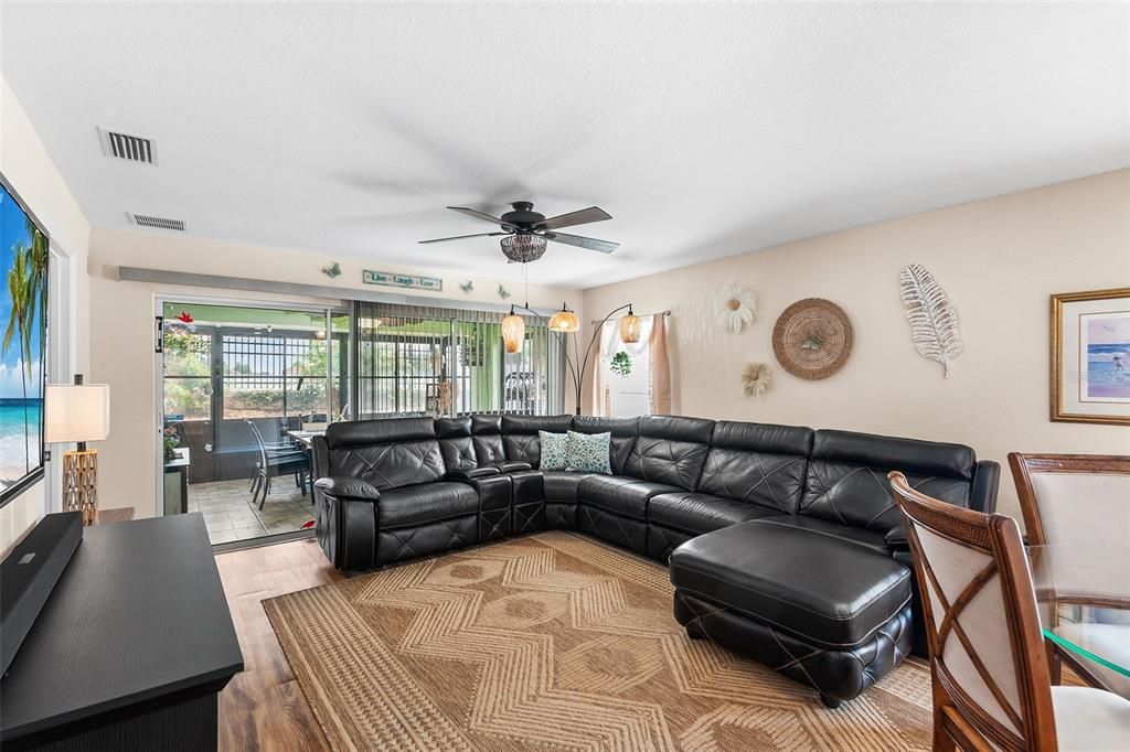 For Sale: $229,900 (2 beds, 2 baths, 1083 Square Feet)
