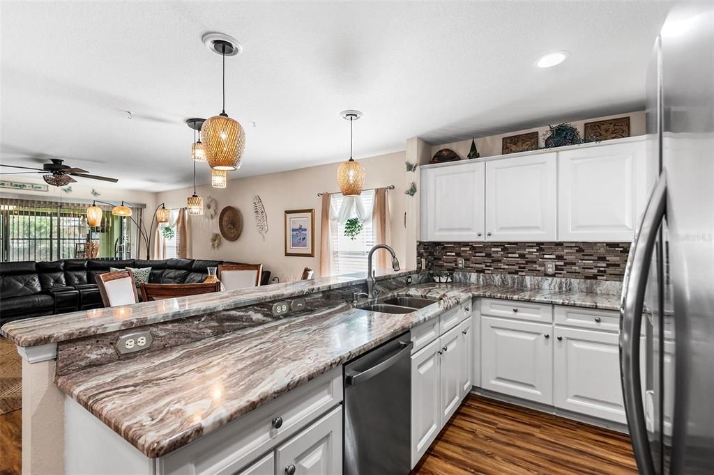 For Sale: $229,900 (2 beds, 2 baths, 1083 Square Feet)