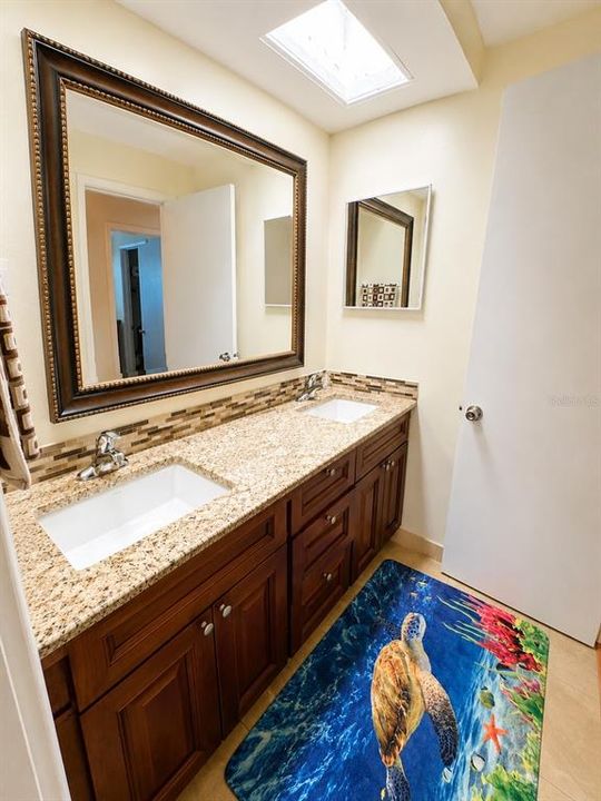 For Sale: $750,000 (5 beds, 3 baths, 2634 Square Feet)