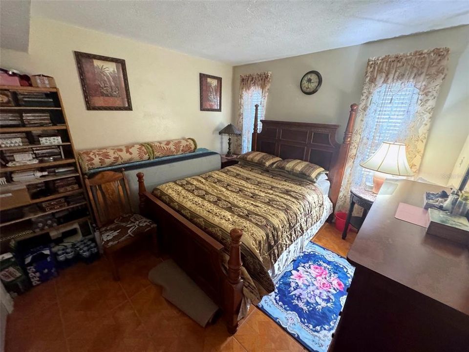 For Sale: $750,000 (5 beds, 3 baths, 2634 Square Feet)