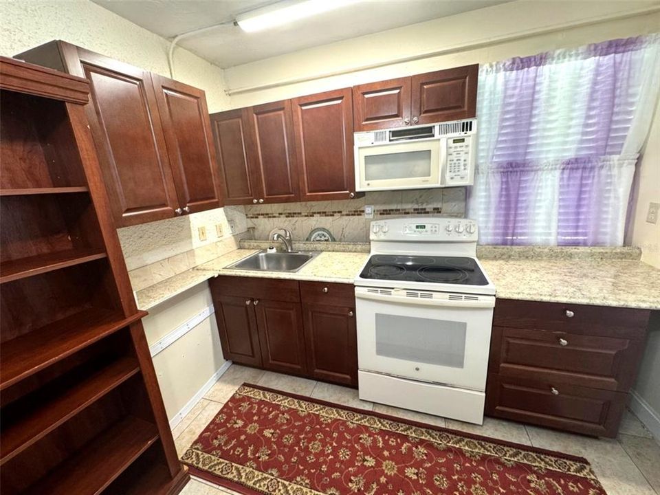 For Sale: $750,000 (5 beds, 3 baths, 2634 Square Feet)