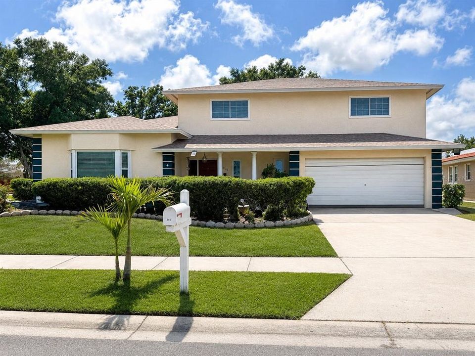 For Sale: $750,000 (5 beds, 3 baths, 2634 Square Feet)
