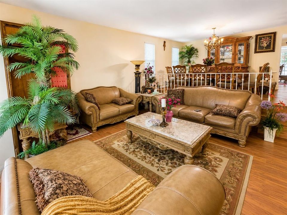 For Sale: $750,000 (5 beds, 3 baths, 2634 Square Feet)