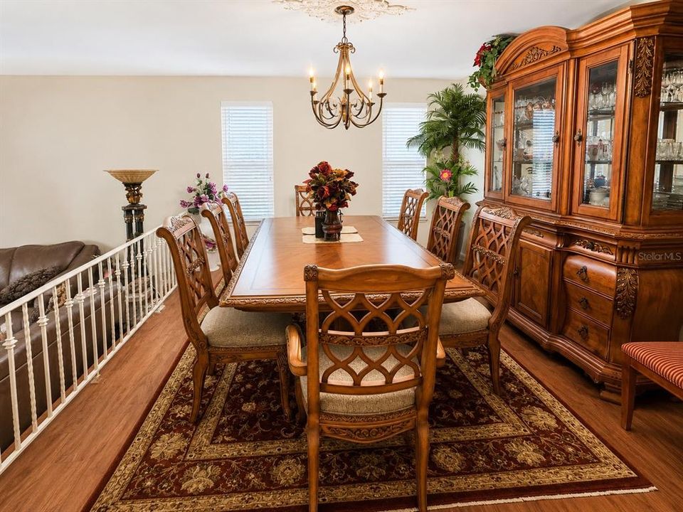 For Sale: $750,000 (5 beds, 3 baths, 2634 Square Feet)