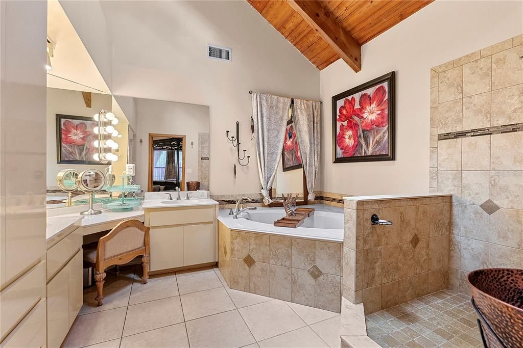 For Sale: $2,075,000 (3 beds, 3 baths, 2406 Square Feet)