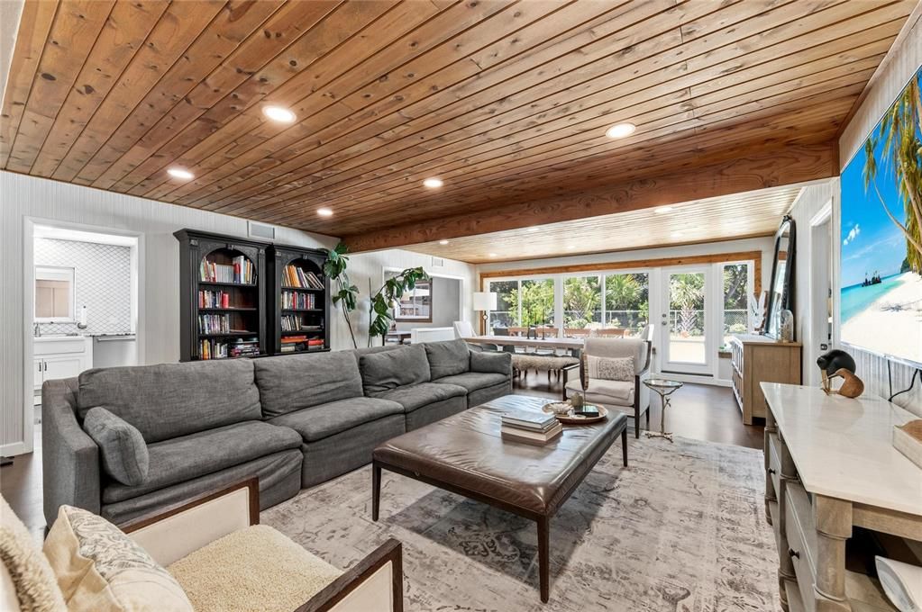En Venta: $1,195,000 (5 camas, 3 baños, 3103 Pies cuadrados)