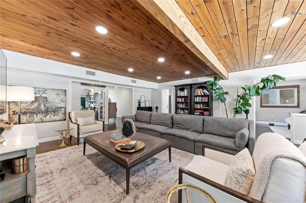 En Venta: $1,195,000 (5 camas, 3 baños, 3103 Pies cuadrados)