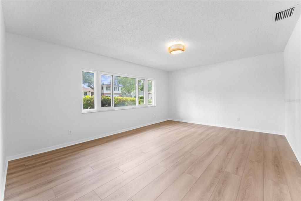 Activo con contrato: $720,000 (5 camas, 3 baños, 2974 Pies cuadrados)