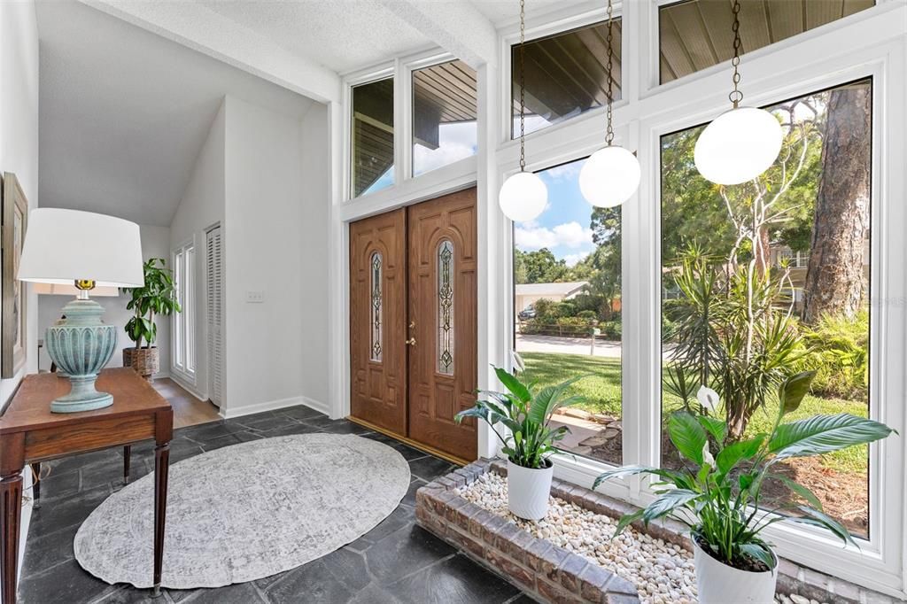 Activo con contrato: $720,000 (5 camas, 3 baños, 2974 Pies cuadrados)