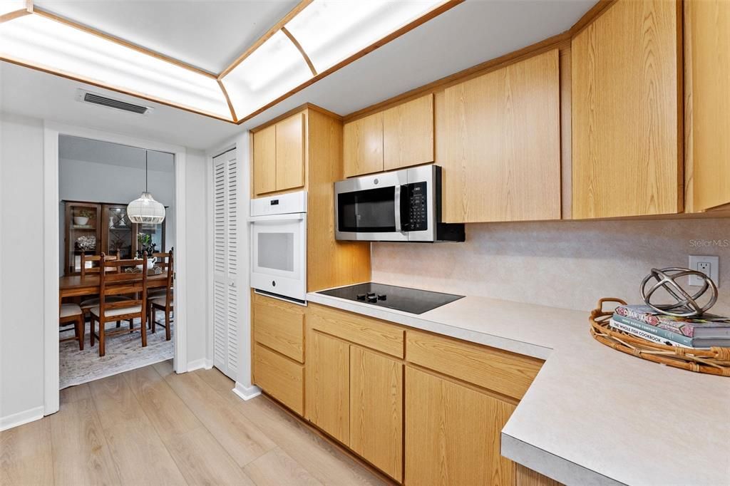 Activo con contrato: $720,000 (5 camas, 3 baños, 2974 Pies cuadrados)