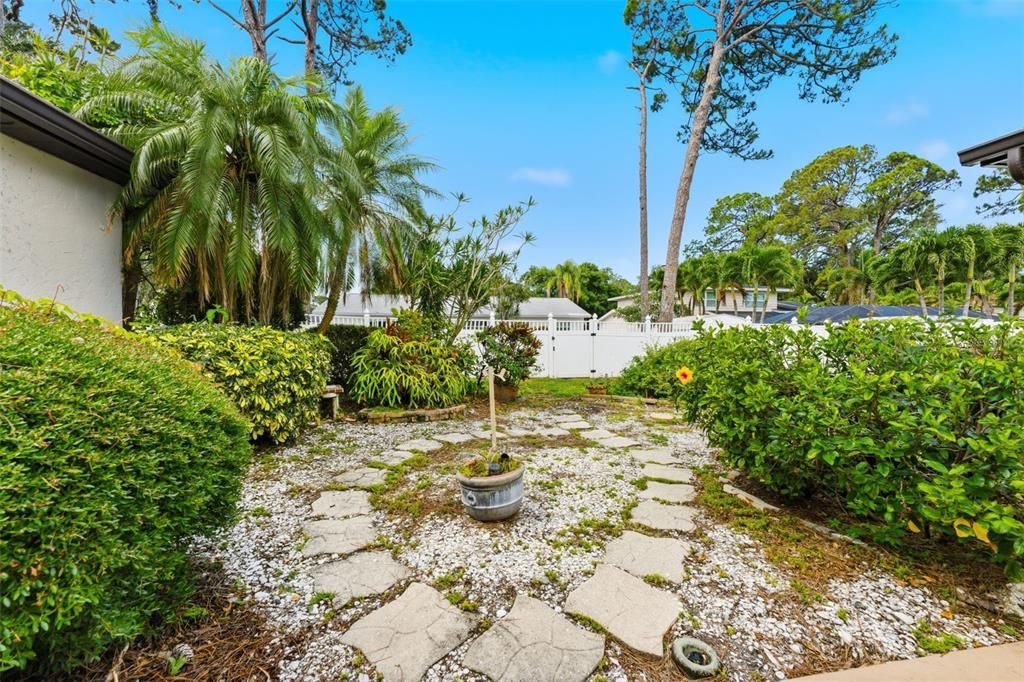 Activo con contrato: $720,000 (5 camas, 3 baños, 2974 Pies cuadrados)