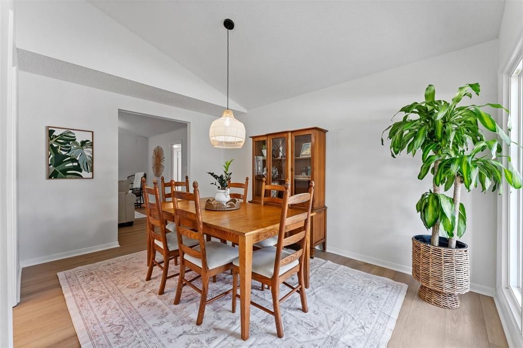 Activo con contrato: $720,000 (5 camas, 3 baños, 2974 Pies cuadrados)