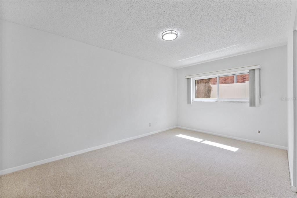 Activo con contrato: $720,000 (5 camas, 3 baños, 2974 Pies cuadrados)