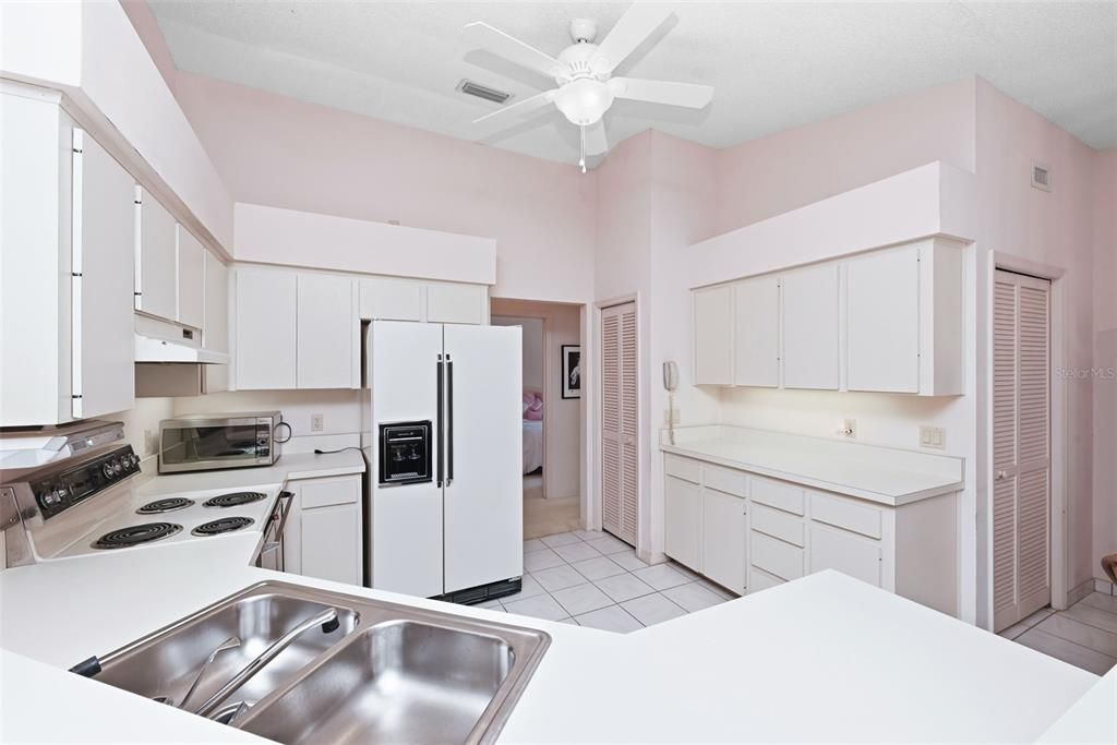 For Sale: $575,000 (3 beds, 2 baths, 1612 Square Feet)